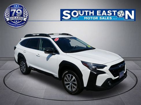 Used 2023 Subaru Outback Premium AWD/4WD image 2