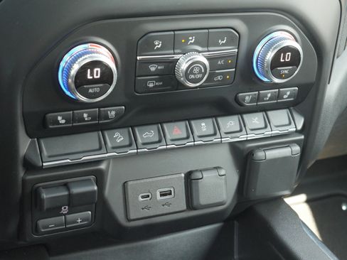 Used 2022 GMC Sierra 2500 AT4 AWD/4WD image 13