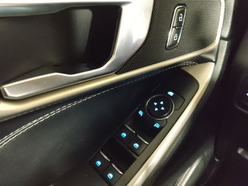 Used 2022 Ford Explorer XLT w/ Equipment Group 202A image 27