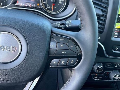 Used 2023 Jeep Cherokee Altitude Lux image 19