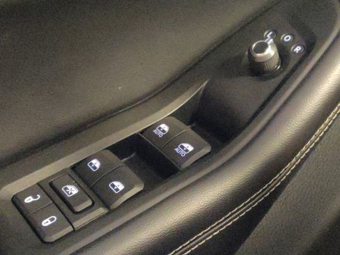 Used 2024 Jeep Grand Cherokee Laredo RWD image 27