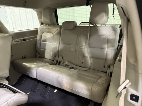 Used 2020 Lincoln Navigator Reserve w/ Luxury Package image 13
