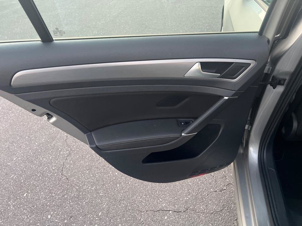 Used 2015 Volkswagen Golf S FWD image 15