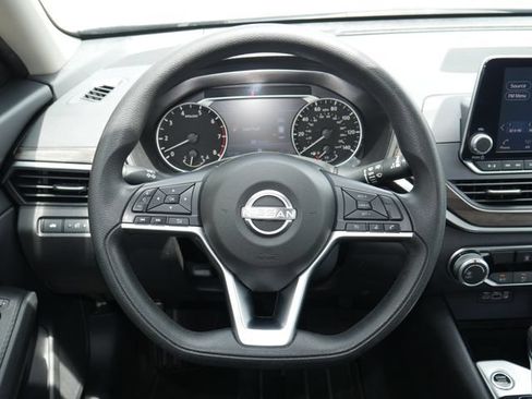 Used 2024 Nissan Altima 2.5 SV FWD image 14
