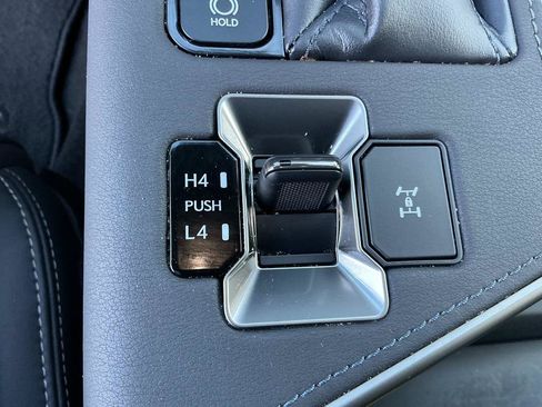 Used 2024 Lexus GX 550 w/ Cold Area Package AWD/4WD image 21
