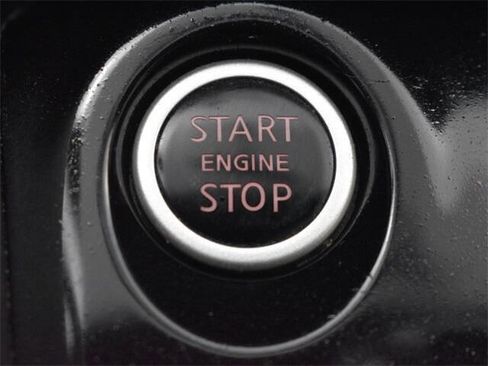 Used 2019 Nissan Kicks SV image 9