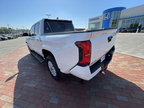 Used 2025 Toyota Tacoma SR5 w/ SR5 Upgrade Package AWD/4WD image 30