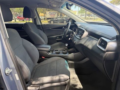 Used 2020 Kia Sorento LX FWD image 14