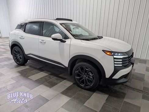 Used 2025 Nissan Kicks SR w/ SR Premium Package AWD/4WD image 5