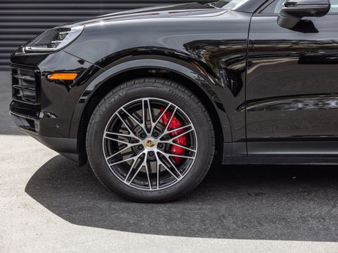 Certified 2024 Porsche Cayenne S AWD/4WD image 23
