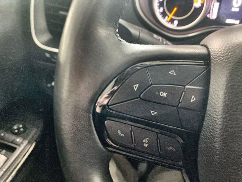 Used 2019 Jeep Cherokee Latitude Plus AWD/4WD image 17