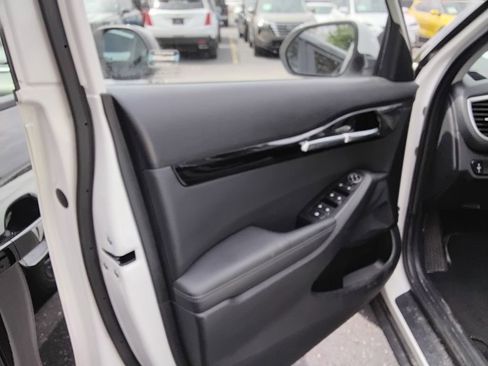 Used 2024 Kia Seltos S FWD image 9