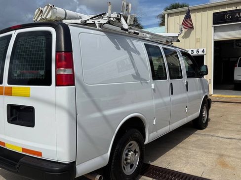 Used 2018 Chevrolet Express 2500 w/ Driver Convenience Package RWD image 5