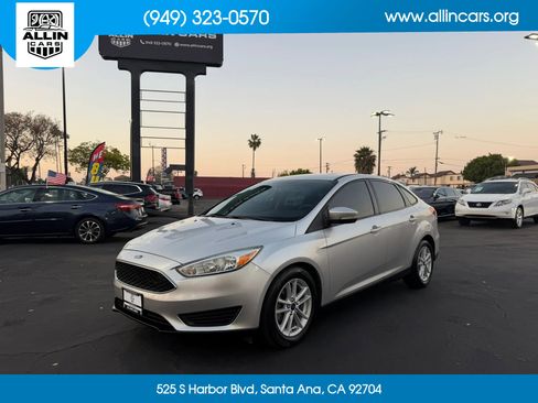 Used 2017 Ford Focus SE FWD image 1