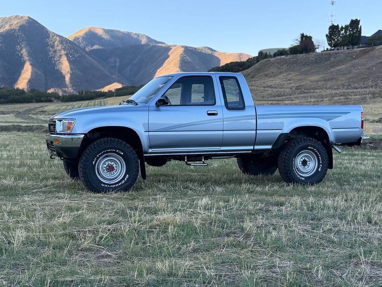 Used 1990 Toyota Pickup Deluxe AWD/4WD image 3