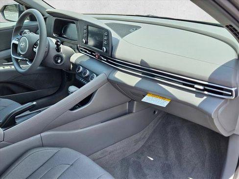 Used 2026 Hyundai Elantra SE FWD image 20