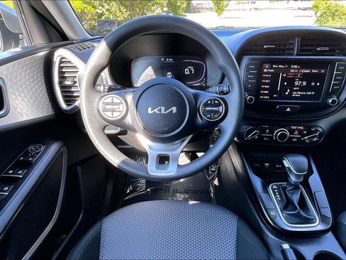 Used 2024 Kia Soul LX w/ Option Group 015 FWD image 5