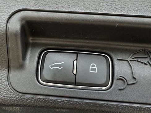 Used 2022 Ford Explorer XLT w/ Equipment Group 202A image 36