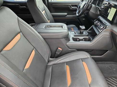 Used 2022 GMC Sierra 1500 AT4 w/ AT4 Preferred Package AWD/4WD image 11