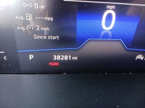 Used 2023 Volkswagen Taos SE w/ Panoramic Sunroof Package FWD image 6