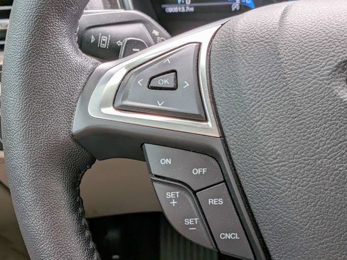 Used 2017 Ford Fusion SE w/ Fusion SE Technology Package FWD image 25