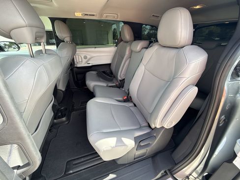 Certified 2026 Toyota Sienna XLE FWD image 25