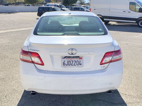 Used 2010 Toyota Camry LE image 7