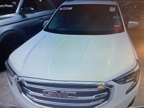 Used 2020 GMC Terrain SLT w/ LPO, Floor Liner Package FWD image 7