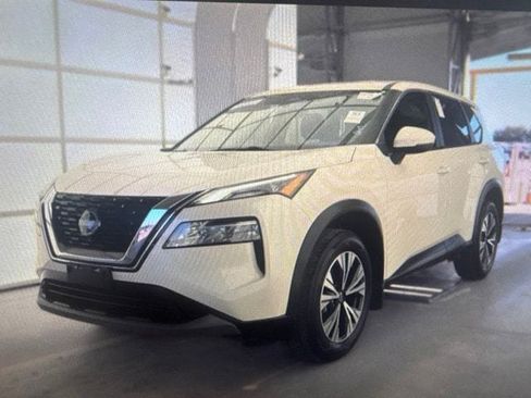 Used 2023 Nissan Rogue SV FWD image 2
