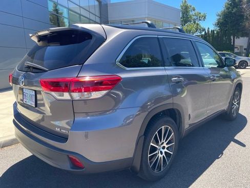 Used 2018 Toyota Highlander SE AWD/4WD image 4