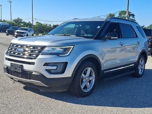 Used 2017 Ford Explorer XLT AWD/4WD image 6