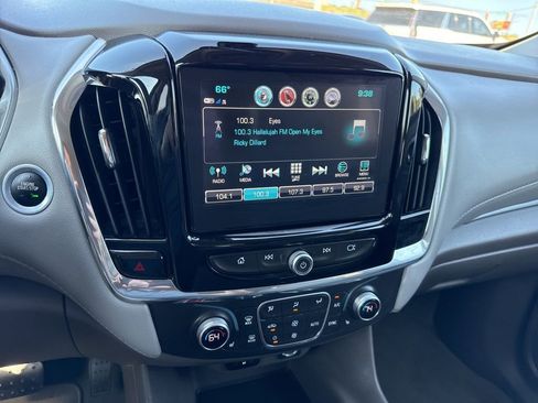 Used 2018 Chevrolet Traverse LT image 15