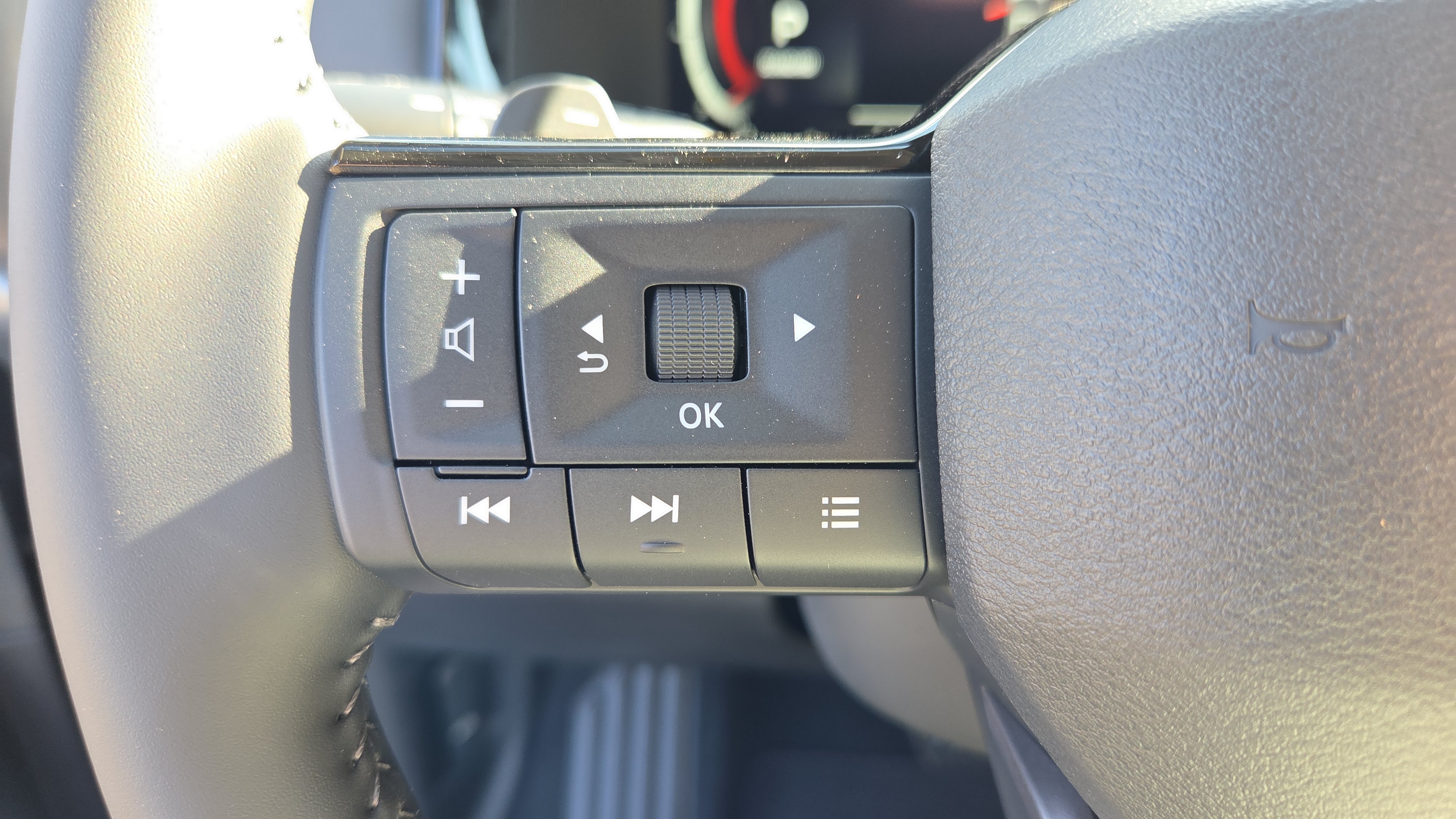 Used 2026 Nissan Pathfinder SL FWD image 25
