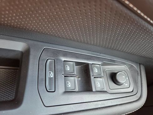 Used 2026 Volkswagen Atlas SE w/ Panoramic Sunroof Package FWD image 19