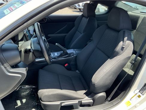 Used 2022 Toyota GR86 w/ ALL Weather Mat Package (TMS) RWD image 18