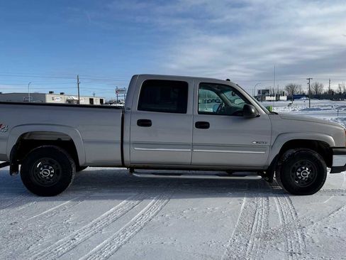 Used 2004 Chevrolet Silverado 2500 LS image 3
