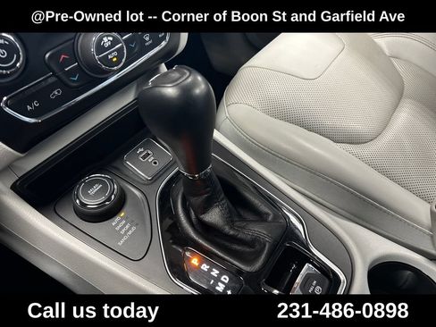 Used 2019 Jeep Cherokee Limited w/ Trailer Tow Group AWD/4WD image 25