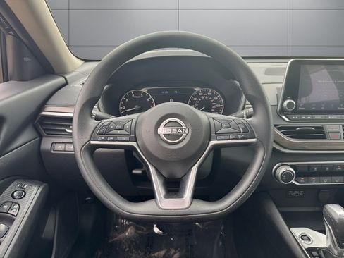 Used 2024 Nissan Altima 2.5 SV FWD image 13