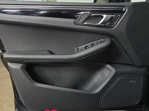 Certified 2026 Porsche Macan AWD/4WD image 22