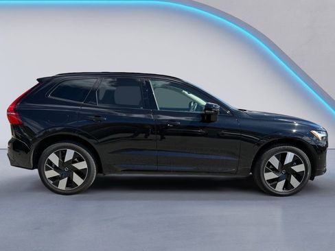 Used 2025 Volvo XC60 T8 Plus w/ Protection Package Premier image 3