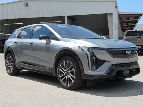 Used 2025 Cadillac Optiq Sport 2 w/ LPO, Floor Liner Package AWD/4WD image 1