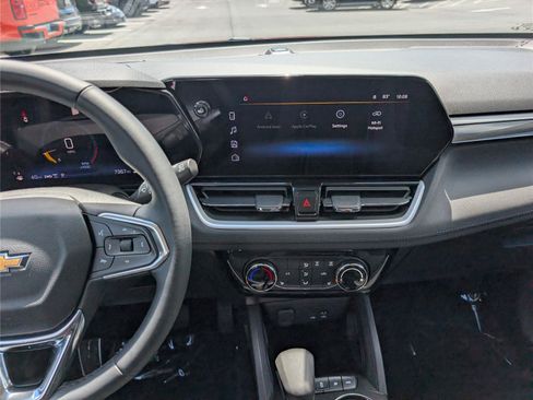 Used 2025 Chevrolet TrailBlazer LT w/ LT Cold Weather Package AWD/4WD image 17