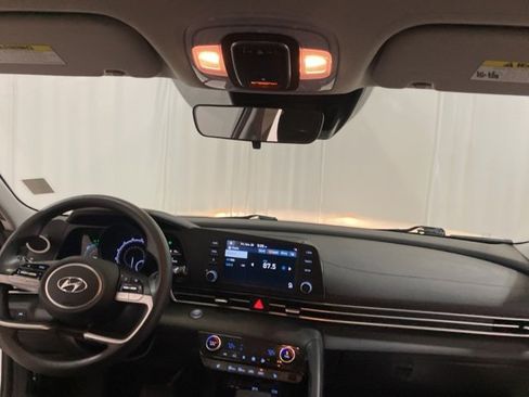 Used 2022 Hyundai Elantra Blue image 25