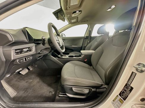 Used 2025 Kia K4 FWD image 13