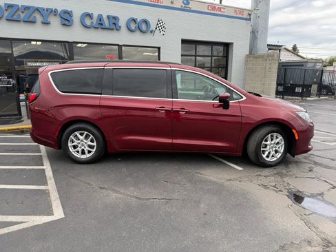Used 2021 Chrysler Voyager Lxi image 8