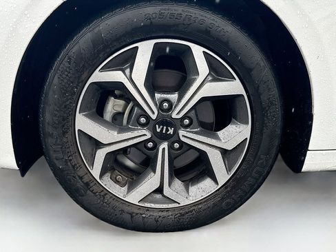Certified 2021 Kia Forte LXS FWD image 29
