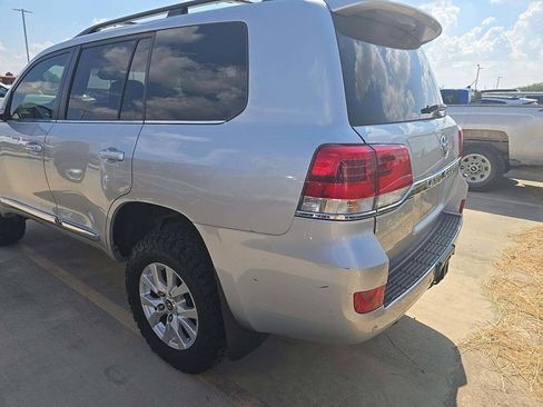 Used 2016 Toyota Land Cruiser image 8