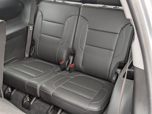 Used 2023 GMC Acadia SLT image 18