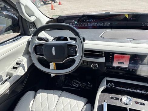 New 2026 Lincoln Navigator Black Label AWD/4WD image 14