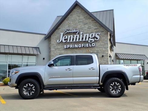 Used 2023 Toyota Tacoma TRD Off-Road w/ TRD Premium Off Road Package image 2